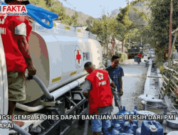 Pengungsi Gempa Flores dapat Bantuan Air Bersih dari PMI Manggarai